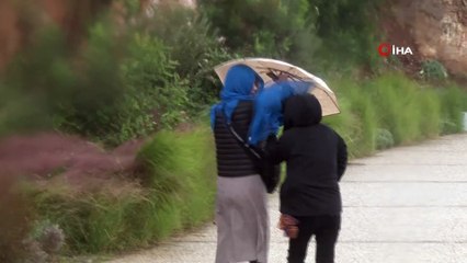 Antalya'da dalgaları gören selfie için sahile koştu