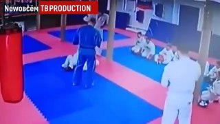 In Russia, the trainer decided to raise a child, kicking his head