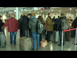 Ora News - Shqiptarët ikin nga Shqipëria, festojnë Ditën e Flamurit në Stamboll