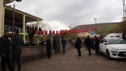 AK Parti milletvekillerinden şehit ailesine ziyaret - BİTLİS