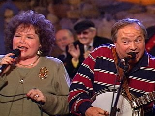 Bill & Gloria Gaither - When I Reach That City