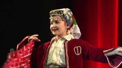 Fëmijët në Gjakovë festojnë 28 nëntorin me koncert festiv - Lajme