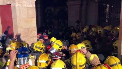 Tensión a las puertas del Parlament catalán
