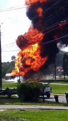 Impressionnant : un camion-citerne prend feu