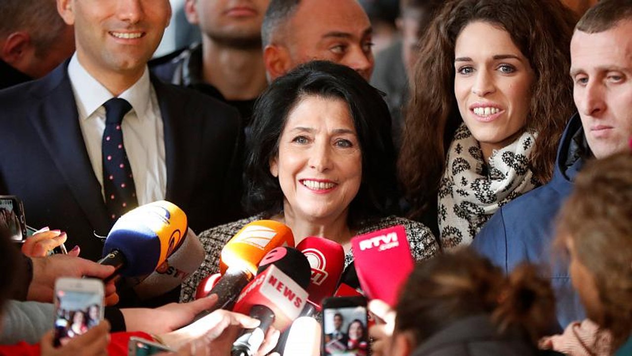 Präsidentenwahl in Georgien: Surabischwili vorn