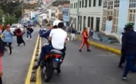 Se registraron enfrentamientos entre policías y comunidad en Ambato