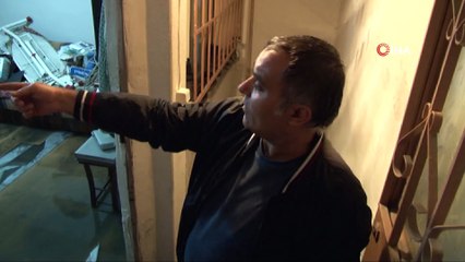 Sultangazi’de etkili olan sağanak yağışta bazı evleri su bastı