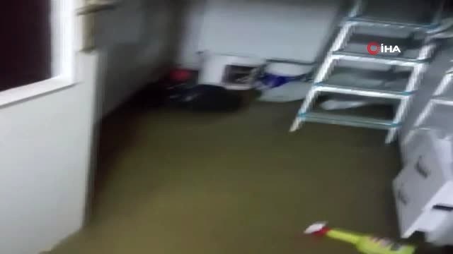 Sultangazi'de Etkili Olan Sağanak Yağışta Bazı Evleri Su Bastı