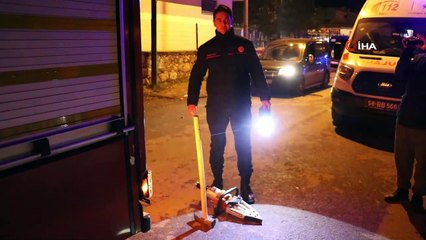 Mahsur kalan yaşlı kadından haber alınamayınca kapıyı balyozla kırdılar