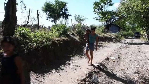 Hondurans flee from poverty but find death in migrant caravan
