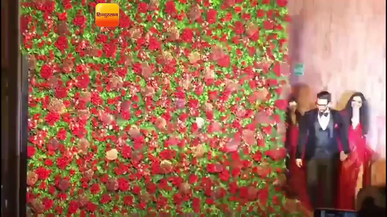 मुंबई में शनिवार को दीपिका- रणवीर ने बॉलिवुड फ्...