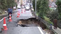 Sarıyer'de Yol Çöktü .olay Yerine Çok Sayıda Polis ve İtfaiye Ekibi Gönderildi