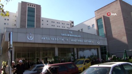 Fedakar baba çocuklarıyla oynayabilmek için bıçak altına yatıp 65 kilo verdi