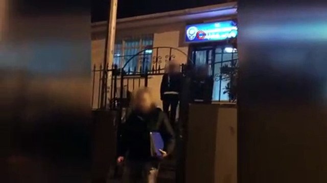 Eski Başbakanlardan Prof. Dr. Necmettin Erbakan'ın ağabeyini kendini polis olarak tanıtarak dolandıran Suriyeli şahıs polis tarafından yakalandı.