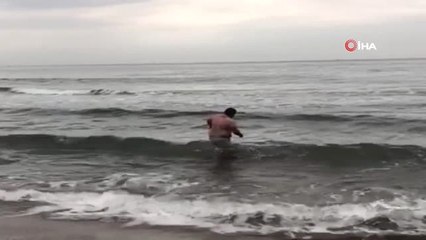 Buz Gibi Havada Denize Girdi