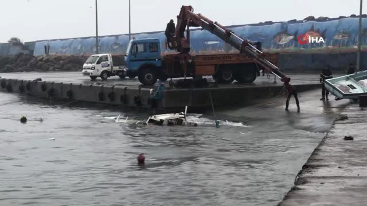 Akçakoca'da Dev Dalgalar Bir Tekneyi Batırdı