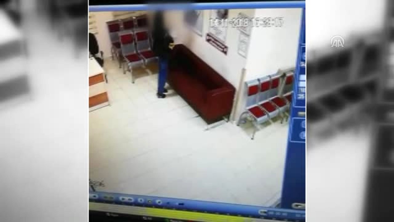 İzmir'de Kadın Çantası Hırsızı Yakalandı