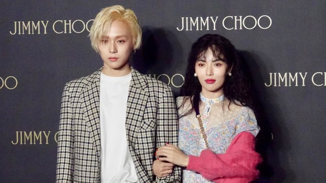 [Y영상] 현아♥이던, 핑크빛 공식 석상…팔짱 끼고 애정 과시 / YTN