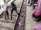 Un bébé passe sous un train et s'en sort indemne... Veritable miracle