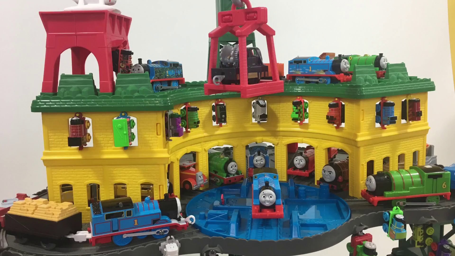 thomas and train super station