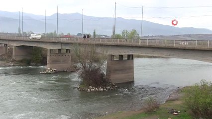 Herkesin Gözü Önünde Köprüden Atladı