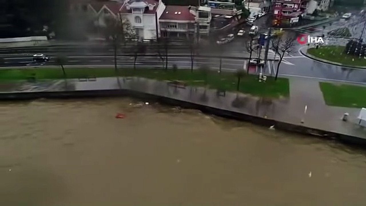 Şiddetli Yağış Sonrası İstanbul Boğazı'na Akan Çamur Havadan Görüntülendi