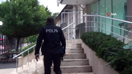 Sığındığı karakolun maskotu oldu...Tekir cinsi kedinin sahibi aranıyor