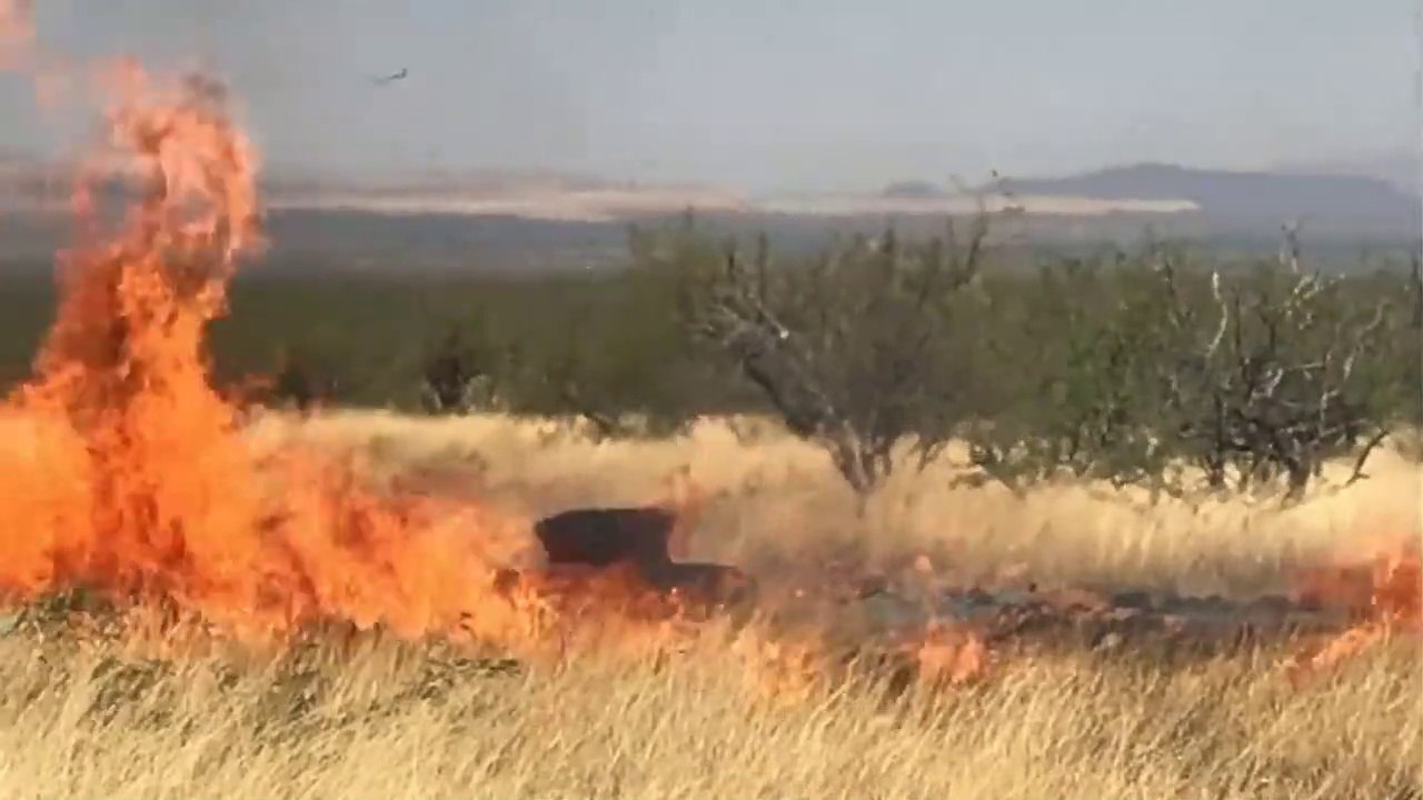 L'explosion révélée par les agents des frontières  quand un incendie de grande ampleur a commencé en Arizona