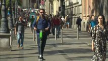 Tráfico quiere prohibir que patinetes vayan por la acera y a más de 25 km/h