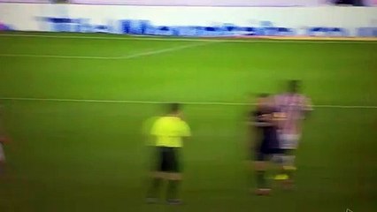 Skandal hareket! Rakibini ıssırdı...