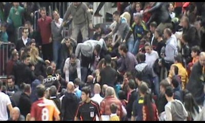 Hasan Şaş kırmızı kart gördü, ortalık karıştı