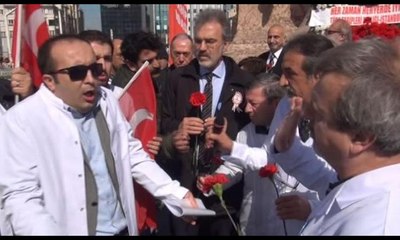 Taksim'de tıp bayramı kutlamasında gerginlik