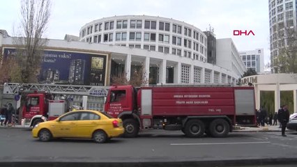 Avm'deki Yangın Söndürüldükten Sonra Alışverişe Devam Ettiler