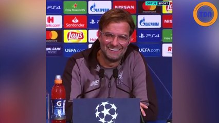 L'entraîneur Jürgen Klopp troublé par la voix de son traducteur !