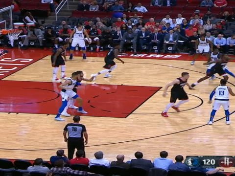 عام: كرة سلّة: سلّة ساحقة وتصدي رائع لسميث جونيور في فوز دالاس على هيوسن روكتس