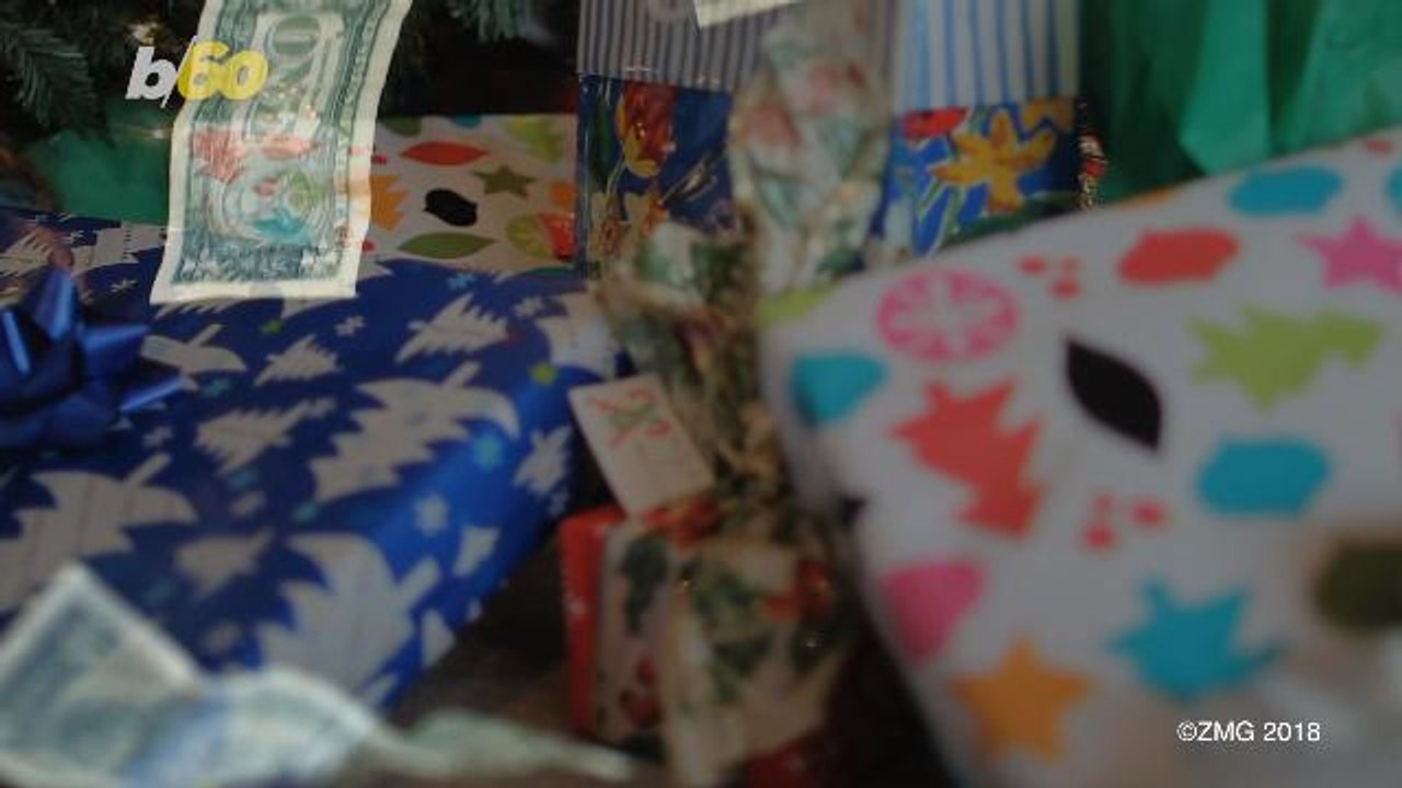 These Are the Tricks Retailers Use to Get You to Spend More Money During the Holidays