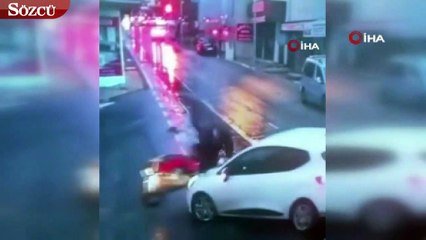 Canını unuttu, araca yumruk ve tekme ile saldırdı