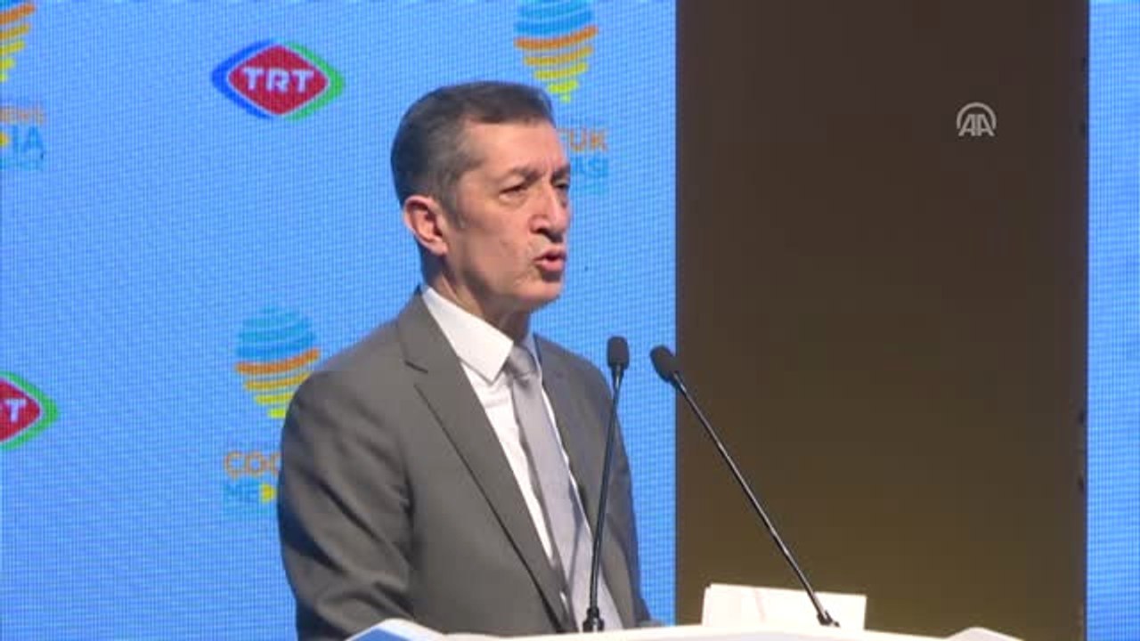 Bakan Selçuk: "Eğer Biz Çocukların Zamanına Hürmet Etmezsek, Onlar Sadece Bizim Yanlış Birer...