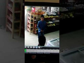 Câmeras de segurança flagram assalto a mercadinho na parte alta de Maceió