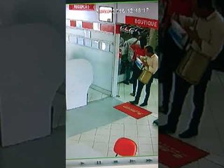 Homem é flagrado roubando celular