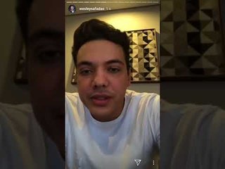 Wesley Safadão chora ao falar do filho