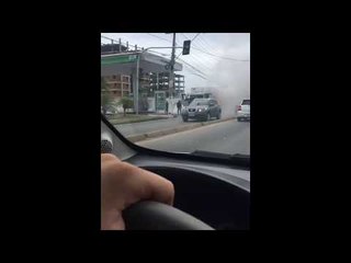 Incêndio em caminhão baú deixa trânsito lento na Avenida Gustavo Paíva
