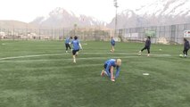 Yabancı Kadın Futbolcular Hakkari'de Mutlu