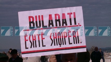 ENVERISTET FESTOJNE ÇLIRIMIN VENDIT ME FOTOT E DIKTATORIT - News, Lajme - Kanali 7