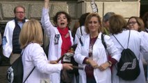 Los médicos catalanes desconvocan la huelga del viernes tras lograr un acuerdo con la Generalitat