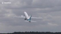 Un avion Boeing 737 décolle quasiment à la verticale... Impressionnant