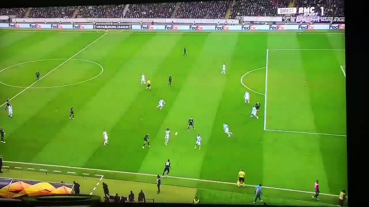 Et Bouna Sarr qui marque aussi contre son camp pour Francfort !