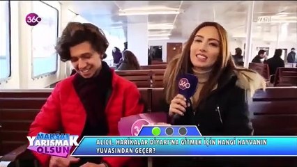 Sunucunun Elinde Bulunan Kağıttan Cevapları Okuyup Kurnazlığının Ekmeğini Yiyen Genco