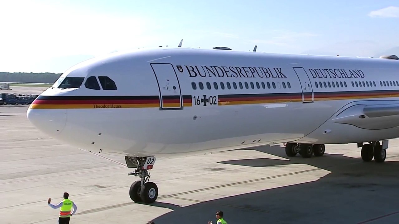 El avión de Merkel hace un aterrizaje de emergencia