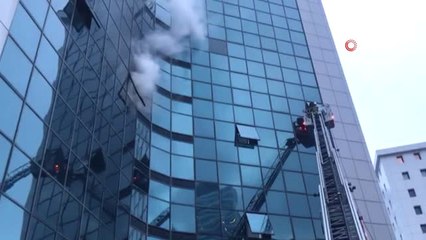 Mecidiyeköy'de Bir İş Merkezinde Çıkan Yangın Paniğe Neden Oldu